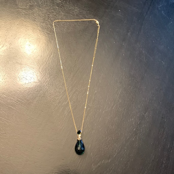 Jewelry - Perfume holder necklace